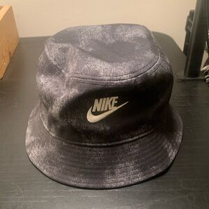 Nike Tie-Dye Bucket Hat